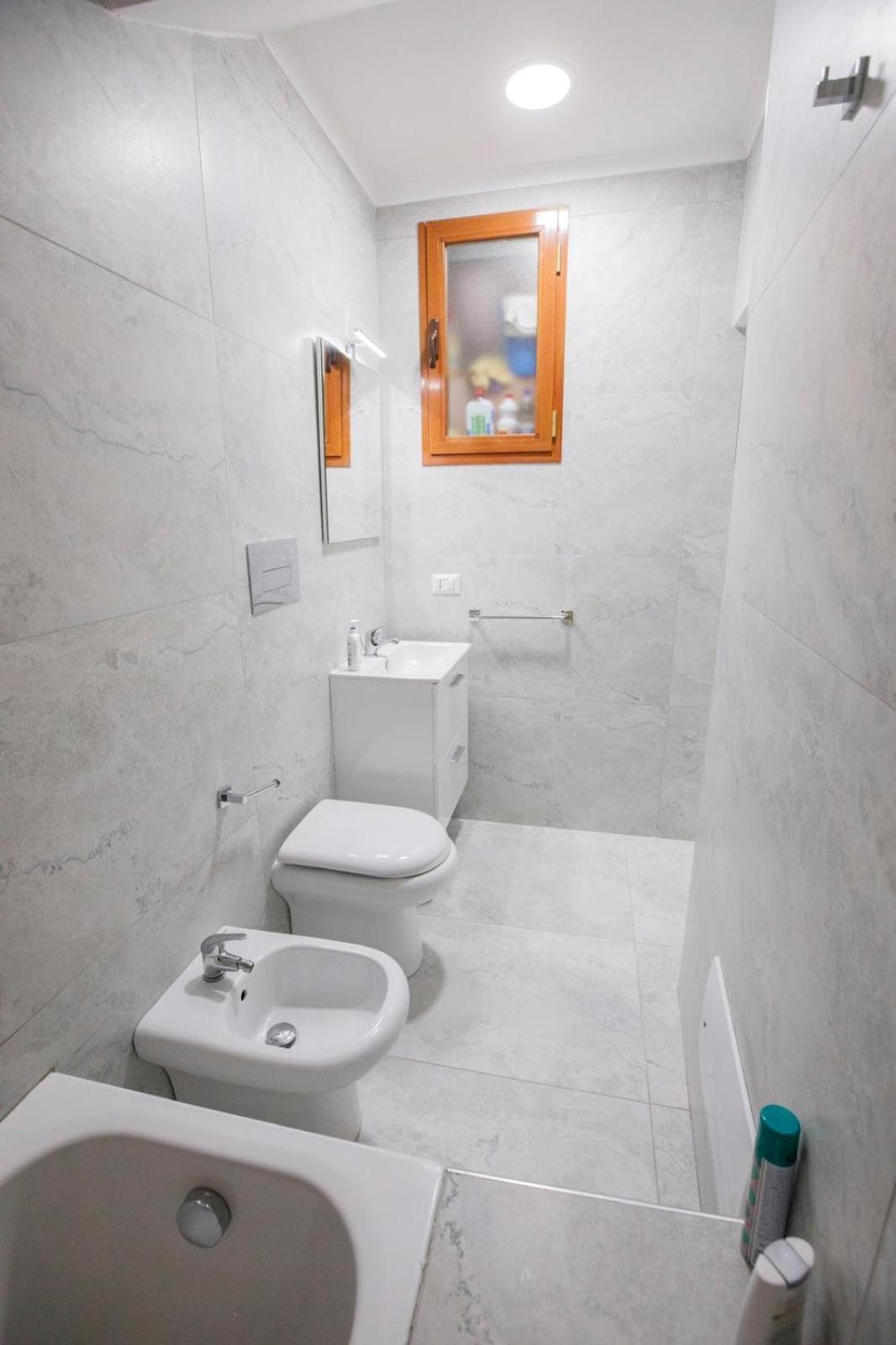 B&B Le Stanze Di Aurora เนเปิลส์ ภายนอก รูปภาพ